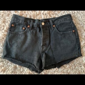 LIGHTLY WORN LEVI JEAN SHORTS